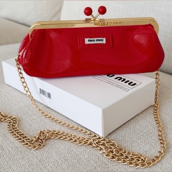 Kiss Lock Cherry Red Novelty Bag With Crossbody Chain - Picture 7 of 9